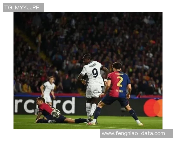 国王杯激战巴萨与巴黎圣日耳曼战成平局转会传闻引发球迷热议