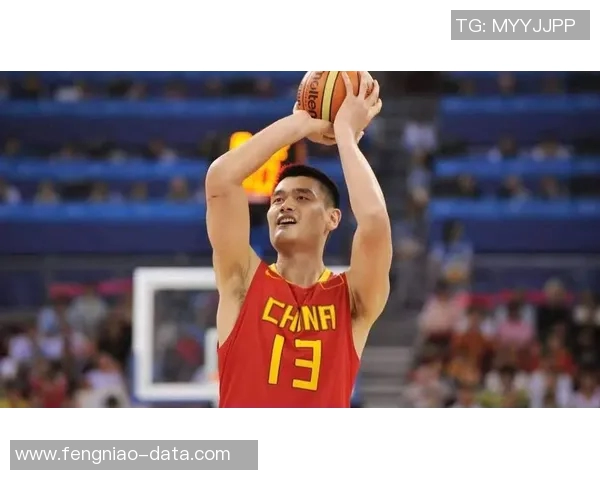 姚明在国外做客分享篮球经历与文化交流的精彩瞬间