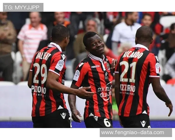 中超激战巴黎圣日耳曼与马竞平局红牌事件引发全场热议与争议