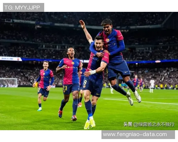 欧冠激战：巴萨险胜那不勒斯红牌事件引发全场热议与争议