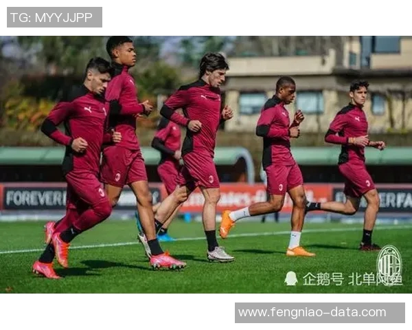 欧联杯惊天对决AC米兰与曼联战成平局乌龙球成比赛转折点